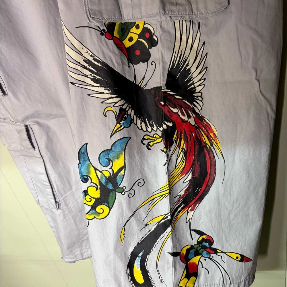 Ed Hardy Light Gray Cargo Pants with Colorful Graphic - Picture 5 of 7